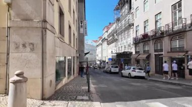 Lizbon 'da tarihi bir yolda yürü POV Avrupa gezisini daralt