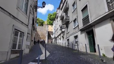 Avrupa sahnesi Lizbon şehri tarihi caddelerde POV yürüyüşü yapıyor