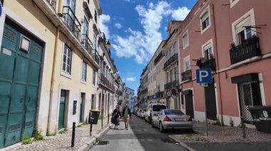 POV kentsel yürüyüşü Lizbon dar patika Eski kasabanın cazibeli Avrupa hedefi