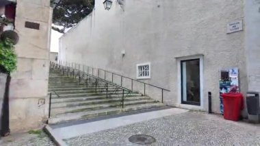 28 numaralı tramvay Lizbon şehir keşif pov 'u dolambaçlı Portekiz yollarından geçiyor.