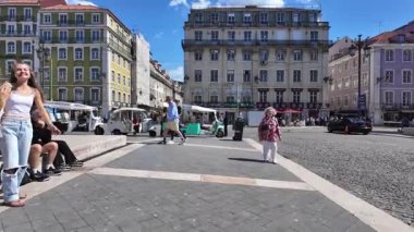Eski Lizbon sokağı POV Portekiz turizm sahnesi videosu