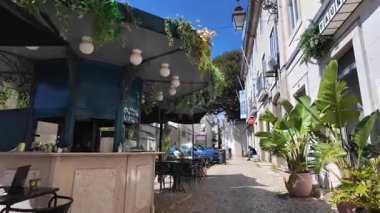 Lizbon 'da klasik sokak POV Portekiz turizmi konsepti