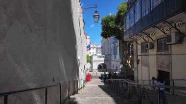 Lizbon Portekiz ara sokağında yürüme videosu daraldı