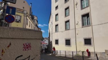 Lizbon 'un dar sokaklarını Avrupa şehir maceralarıyla keşfediyorum.