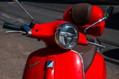 Kırmızı Vespa Scooter 'ın yakın çekimi