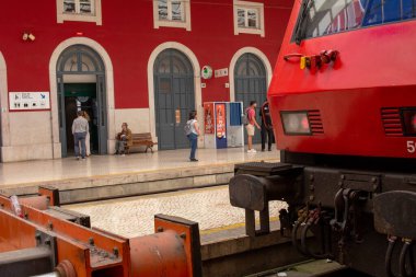 Lizbon, Portekiz 'deki tren istasyonunda tren..
