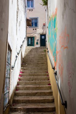 Eski kasabada eski merdivenler, Lizbon, Portekiz