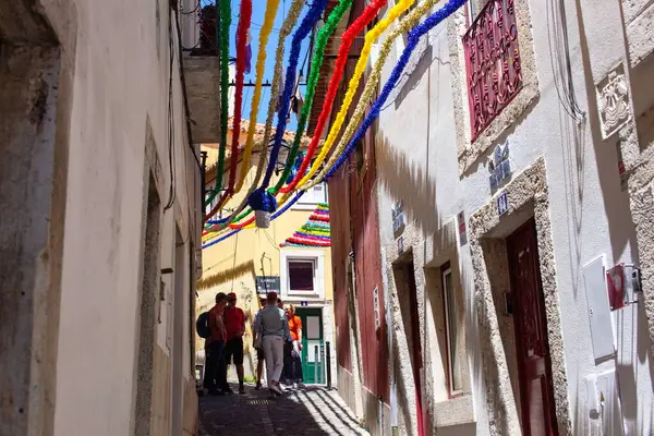 Lizbon, Portekiz 'de renkli bir sokak sahnesi..