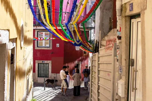 Lizbon, Portekiz 'de Şenlikli Sokak Sahnesi