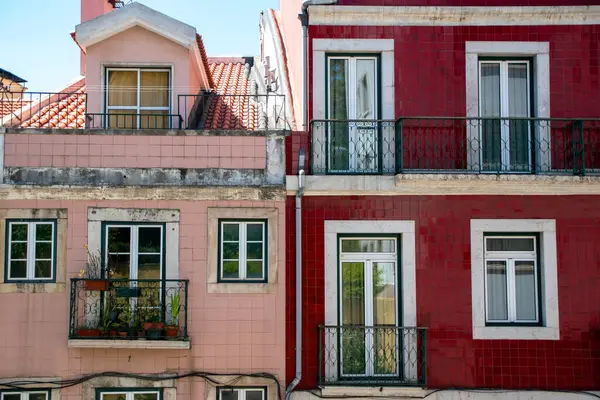 Lizbon 'daki Canlı Binalar Renkli Mimari Gösterim