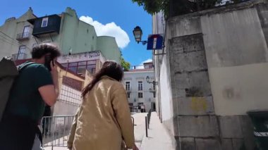 Gerçek Lizbon Portekiz sokağı yürüyen perspektiften çekildi