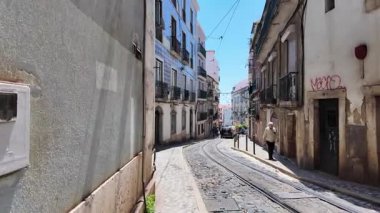 Lizbon Portekiz caddesinde otantik bir dekorla şehir turu.