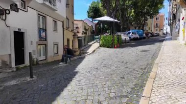 Büyüleyici Lizbon eski sokak yürüyüşü Kültürel mimari ve fayanslarla