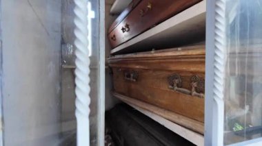 Yaş, güzellik ve ebedi huzur dolu tarihi mezarlık.