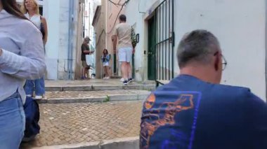 Lizbon 'daki Aziz Anthony geçit töreninde mutlu insanlar