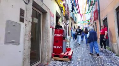Sardines and smiling crowd in Lisbon Saint Anthony festival