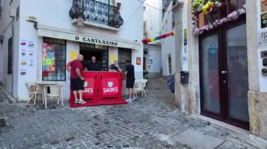 Lizbon Saint Anthony Festivali 'nde sardalya dumanı ve müzik