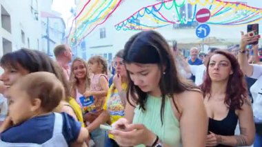 Lizbon Saint Anthony partisinde sardalya ve süslemeler