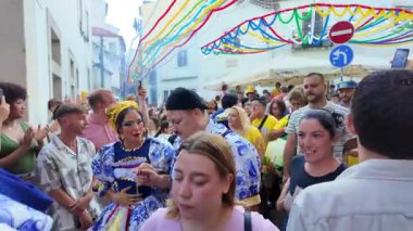 Portekiz sokak festivali Aziz Anthony geçit töreni sevinci ile
