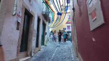 Lizbon sokakları aydınlık ve neşeyle Aziz Anthony 'i kutluyor.