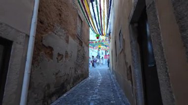 Lizbon 'daki kalabalık ve yiyeceklerle Portekiz' de neşeli Aziz Anthony festivali