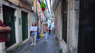 Lizbon sokakları Saint Anthony ve Portekiz kültürüne renk katıyor