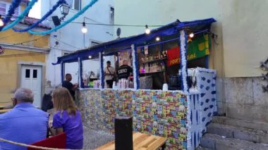 Portekiz Aziz Anthony Günü, dans, ızgara sardalya ve sokak eğlencesi.