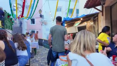 Mutlu Lizbon halkı Saint Anthony festivalini renk, müzik ve sardalyalarla kutluyor