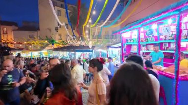 Portekiz Saint Anthony geleneksel yemek, dans ve geçit törenleriyle Lizbon 'da kutlama yapıyor.