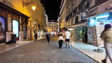 Portekiz gece rahat mimari ile sokak manzarası