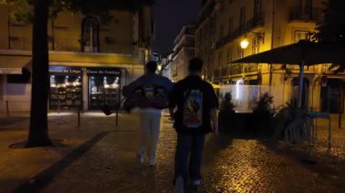 Geceleri Lizbon 'da huzurlu bir cadde