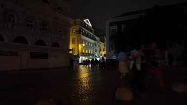 Lizbon 'da gece parlayan sokak ışıkları