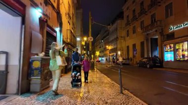 Gece Lizbon 'da sokak lambası parlıyor