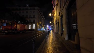 Parlak sokaklar ve klasik mimariyle Portekiz 'de şehir gecesi
