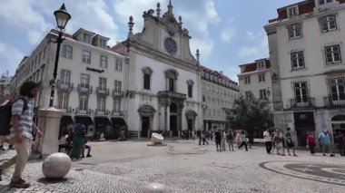 Lizbon şehir turu Kafeler sokak manzaralı ve Avrupa cazibesiyle
