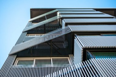 Slatted Screens ile Modern Mimari Cephe