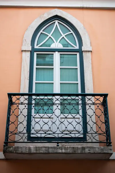 Süslü Parmaklıklı Mimari Zarif Balkon Penceresi