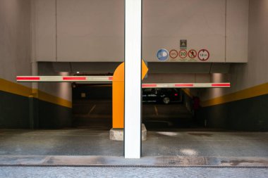 Bariyer Kollu Otopark Girişi