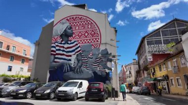 Lizbon şehri Portekiz yaz günü mimari ve tarihi cazibeyle yürüyor