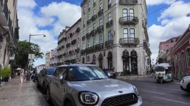 Lizbon eski sokak yürüyüşü Portekiz yaz günü gezi mimari turu