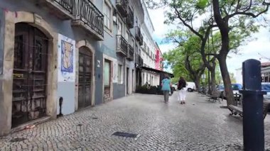 Lizbon 'da güneşli bir gün Portekiz turu renkli binalar ve seyahat atmosferleri