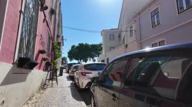 Lizbon Portekiz eski şehir POV video yürüyüşü, güneşli seyahat deneyimi, tarihi mimari ve Avrupa kültür turizmi