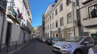 POV yürüyüşü Lizbon Portekiz tarihi şehir merkezinde, yaz güneşli havası seyahat turizmi ve Avrupa mimari konseptiyle