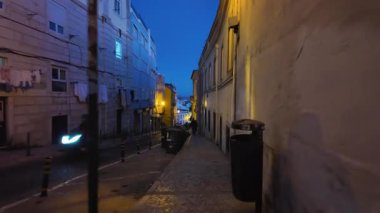 Lizbon 'da tatil, eski bir kasaba olan, kaldırım taşı sokakları ve Avrupa tarzıyla POV' de.