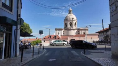 Lizbon şehri POV yürüyüşü, yaz güneşi, tarihi sokaklar, Avrupa seyahatleri tatil havası