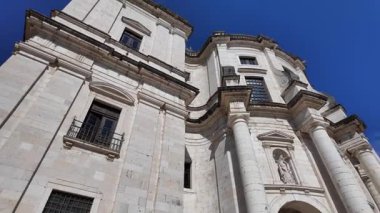 Lizbon yaz gezintisi, tarihi atmosfer, güneşli Avrupa seyahati konsepti