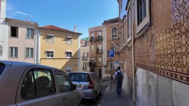 POV Yazı Lizbon sokakları, tarihi binalar, Avrupa 'da güneşli şehir seyahati