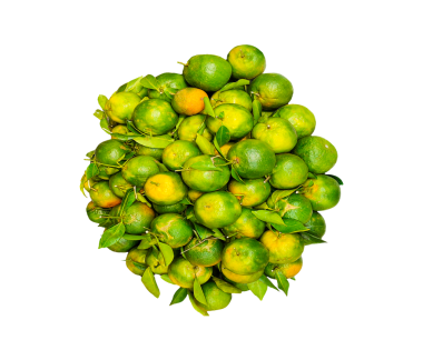 Png arka planında izole edilmiş taze mandalina yığını şeffaf bir zemin üzerinde yeşil limon taze yeşil portakal, Png üzerinde izole edilmiş sağlıklı meyve demeti.,