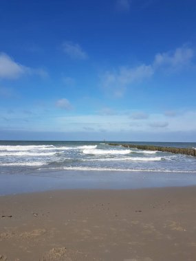 Deniz kıyısının güzel manzarası