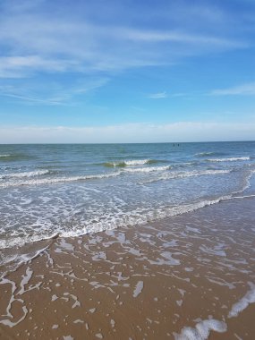 Deniz kıyısının güzel manzarası